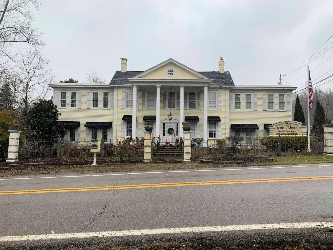 The Lake Manor Bed & Breakfast Morgantown ภายนอก รูปภาพ