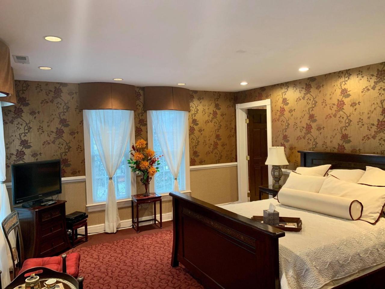 The Lake Manor Bed & Breakfast Morgantown ภายนอก รูปภาพ