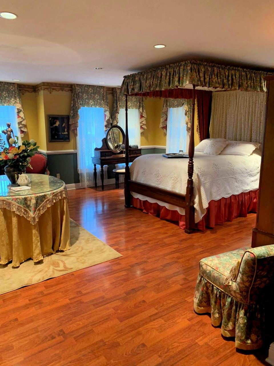 The Lake Manor Bed & Breakfast Morgantown ภายนอก รูปภาพ