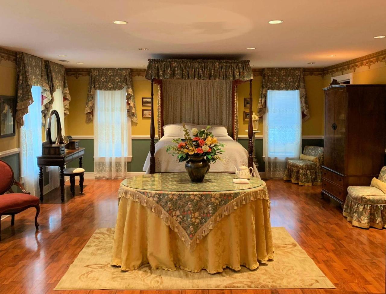 The Lake Manor Bed & Breakfast Morgantown ภายนอก รูปภาพ